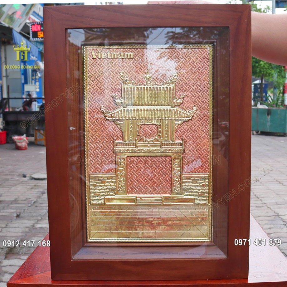 Bức tranh đồng Khu&ecirc; Văn C&aacute;c được chế t&aacute;c từ nguy&ecirc;n liệu đồng